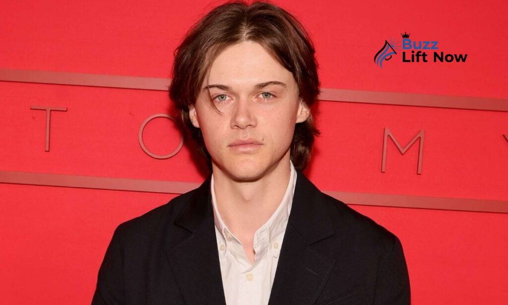 christopher briney height